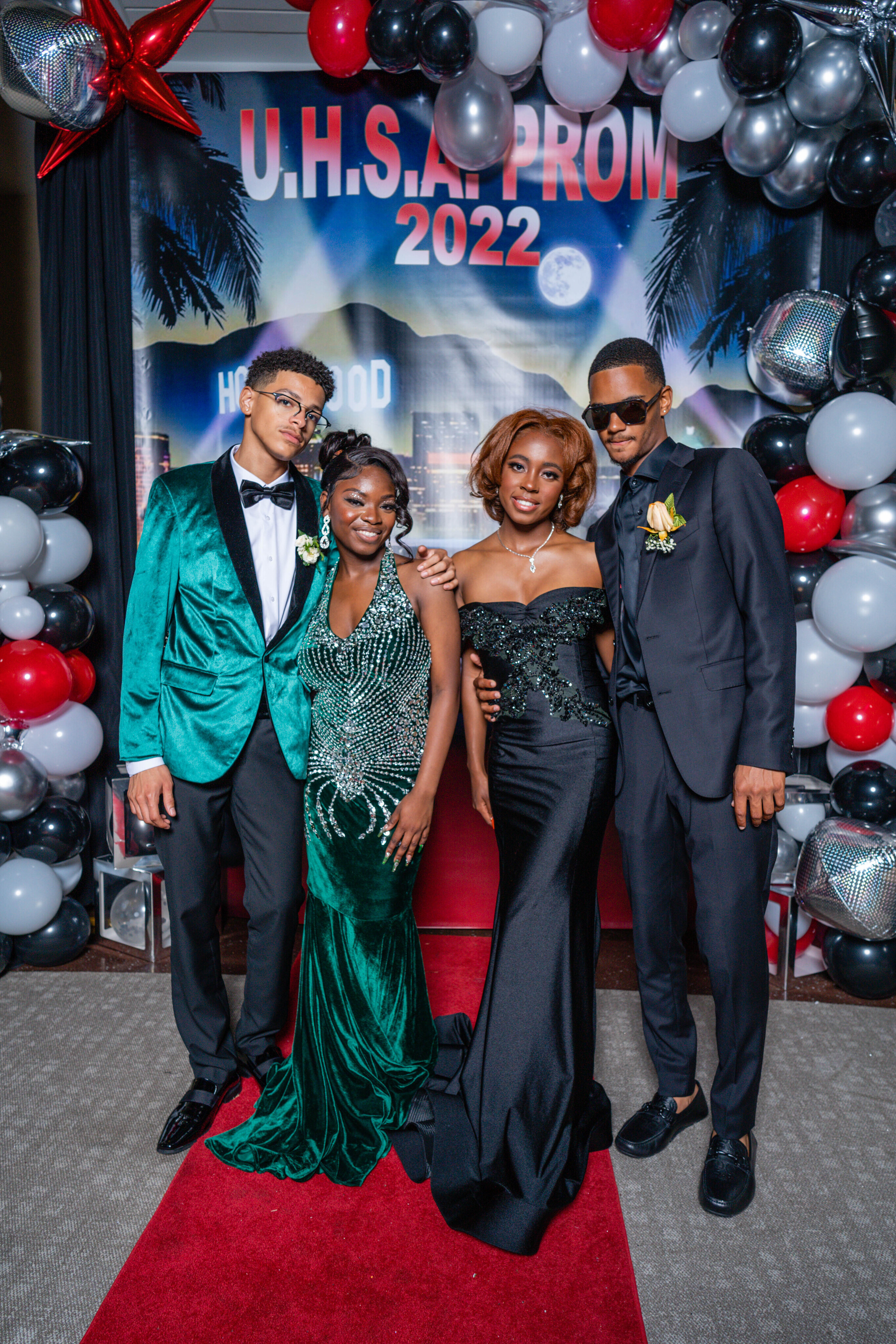 U 2022 Prom Group with Balloon Backdrop